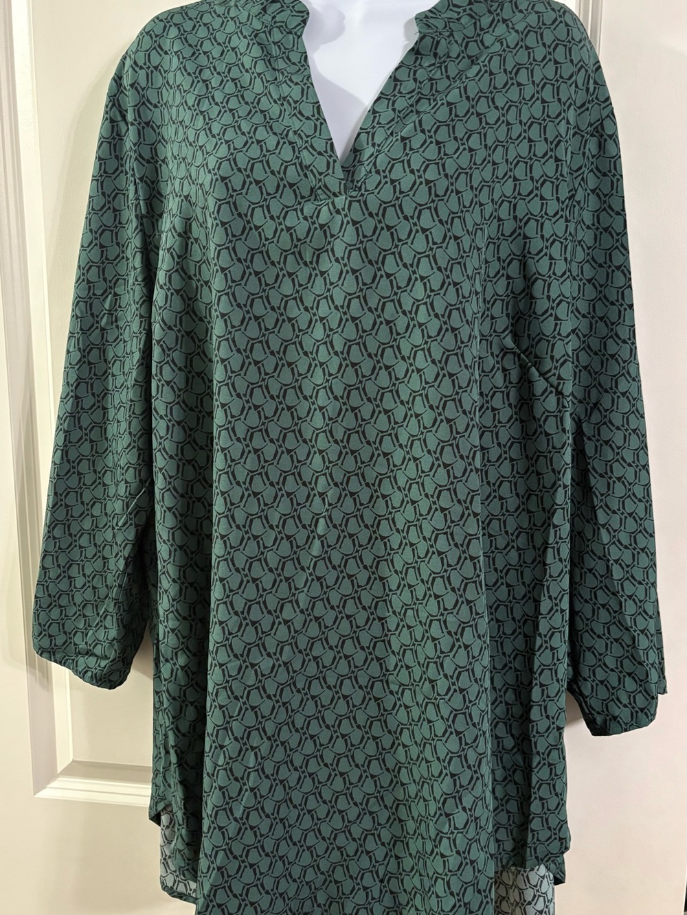 SHEIN Green Printed Long-Sleeve V-Neck Tee